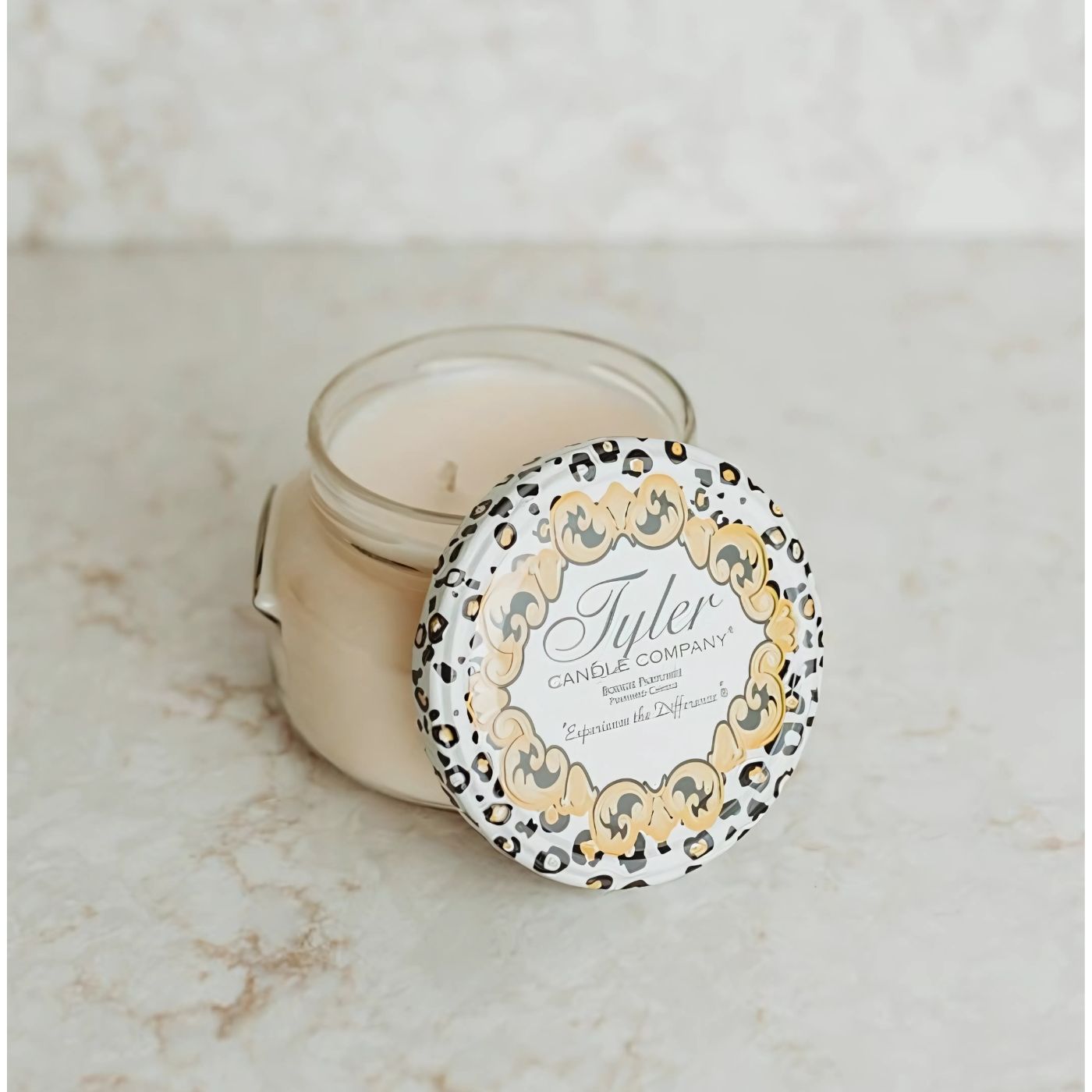 11 oz, 2 Wick Candle Diva