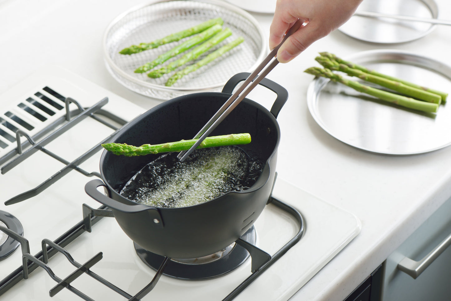 Aikata Tempura Pot (Iron Fryer, Spout Included)