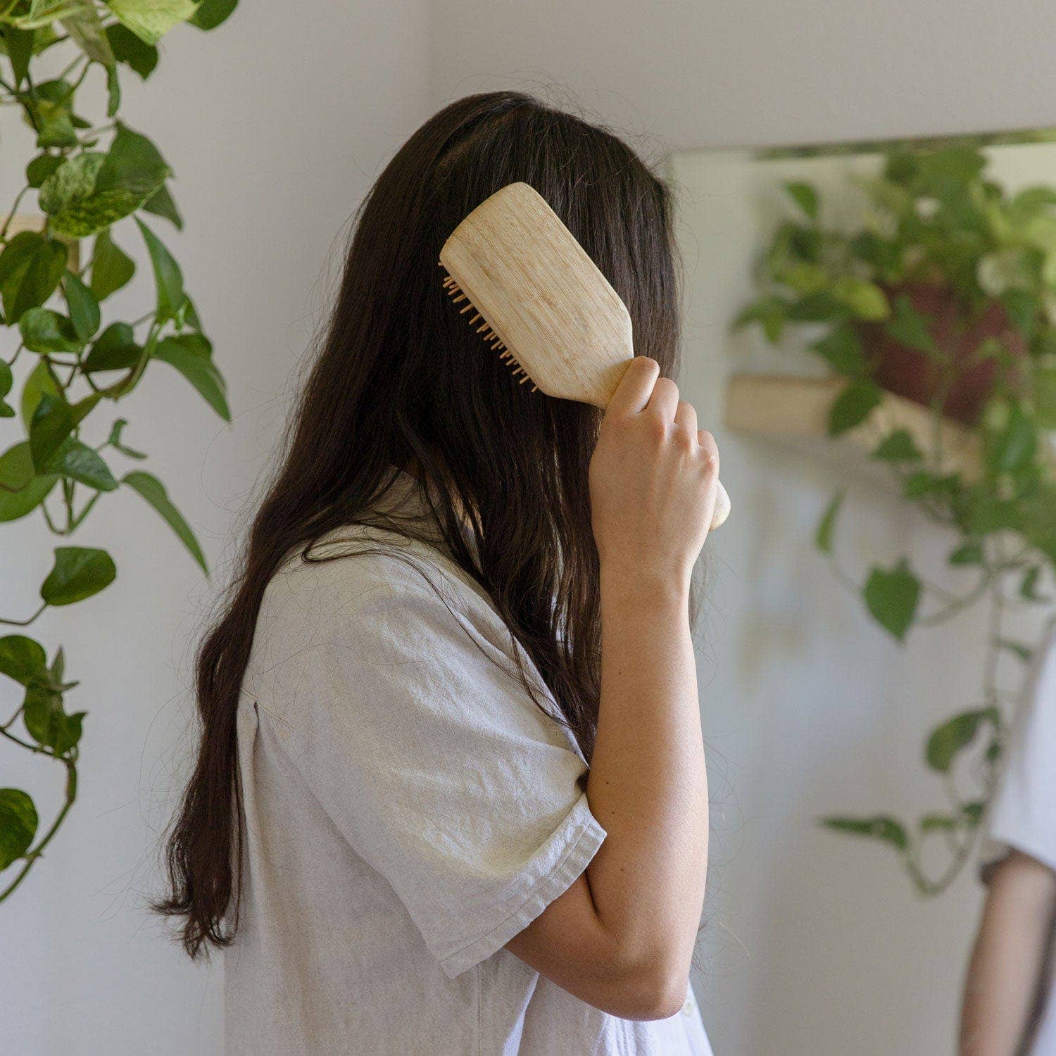 Brushing hair with plastic free bamboo hair brush