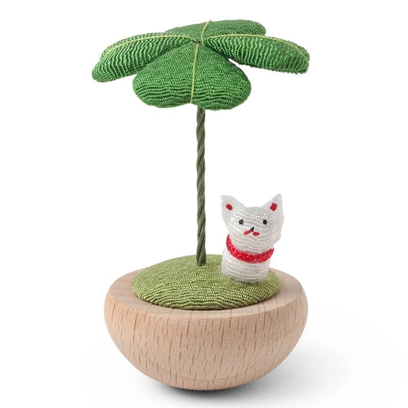 Figurine Clover Cat