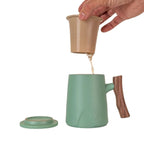 Tea infuser mug with ceramic insert