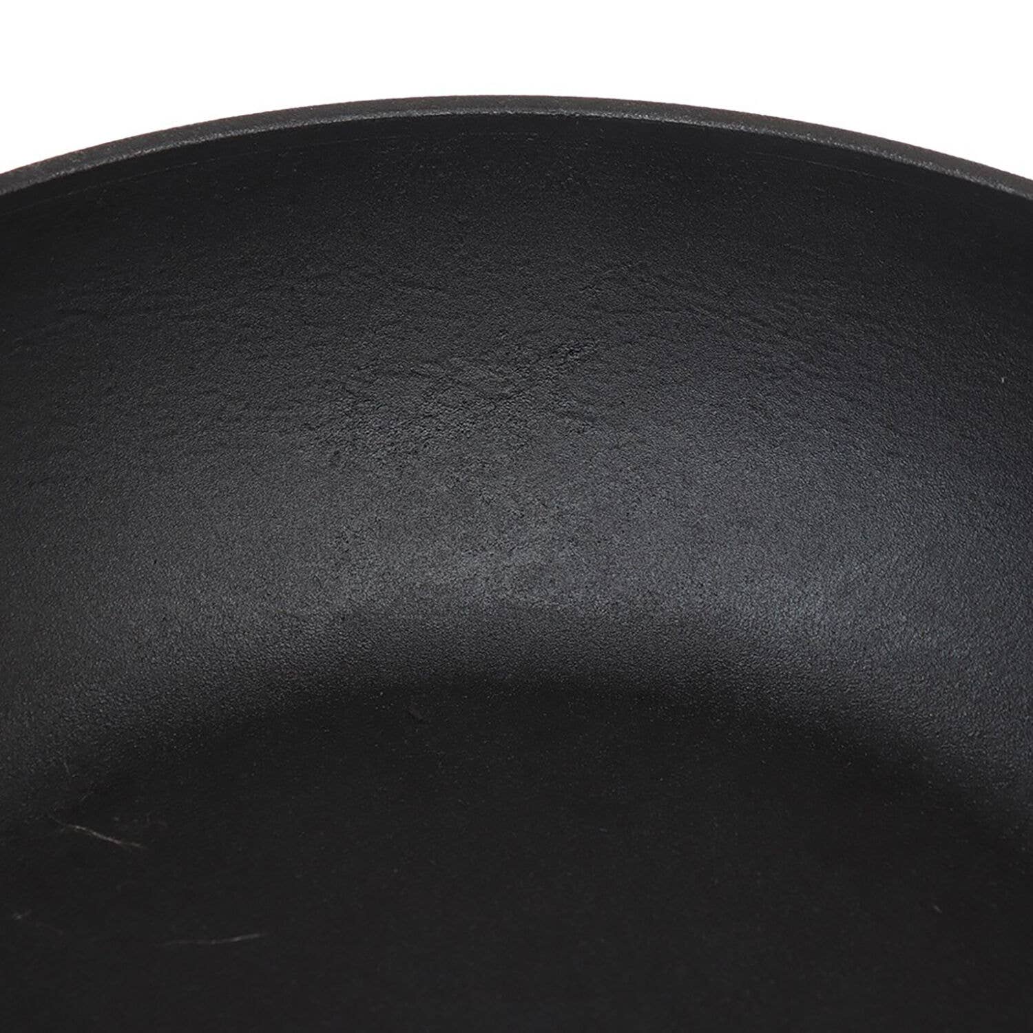 Cast iron skillet with wooden handle