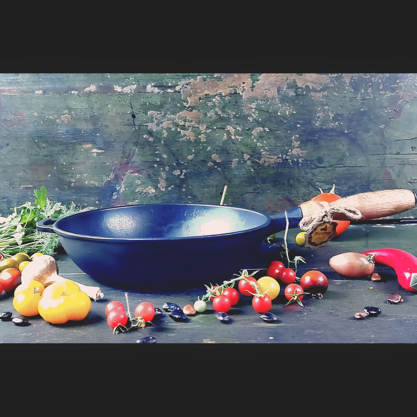 Deep cast iron frying pan with tempered glass lid