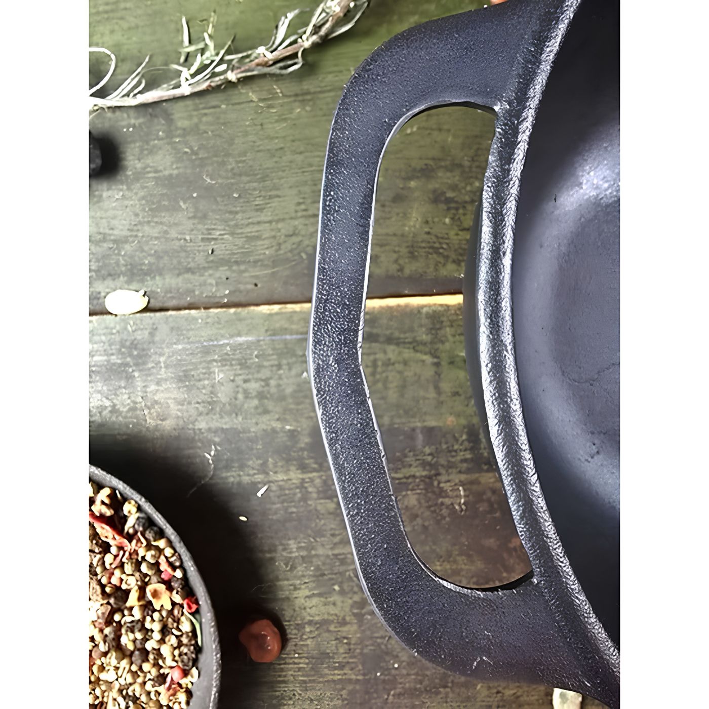 Handcrafted Maysternya cast iron cookware
