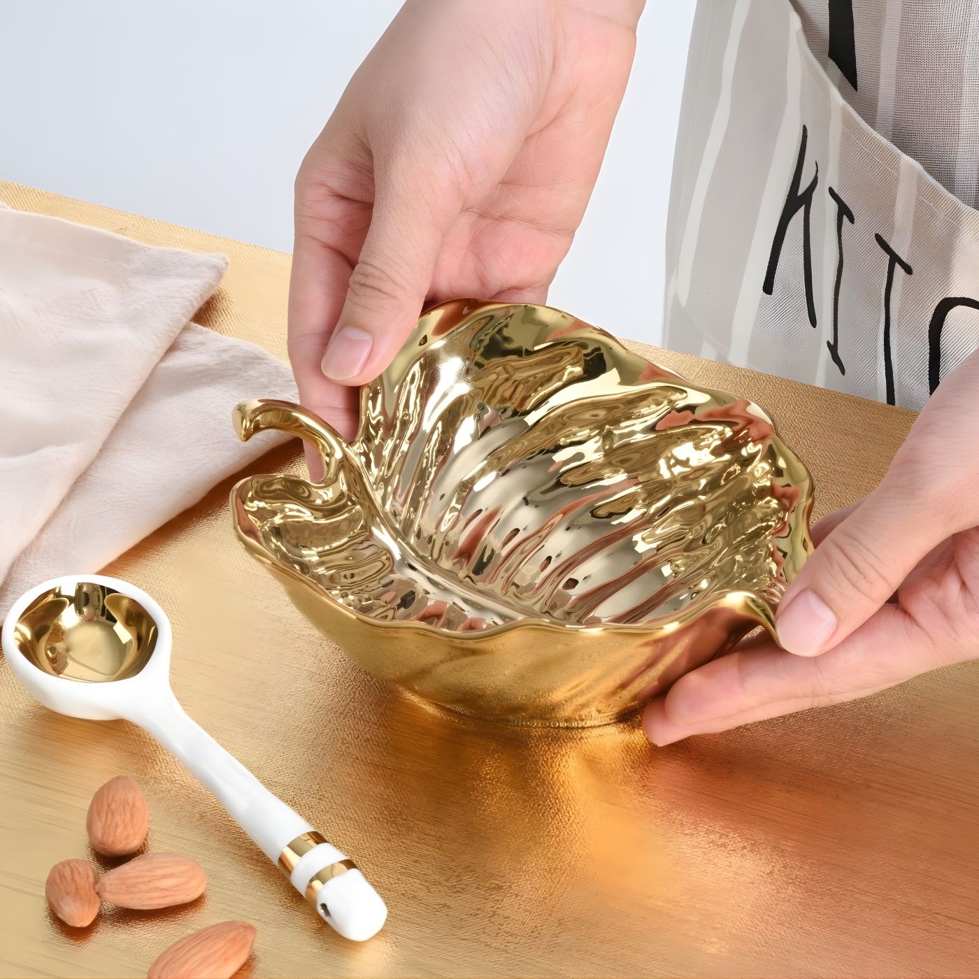 Gold leaf porcelain bowl and spoon gift set  preparing to serve