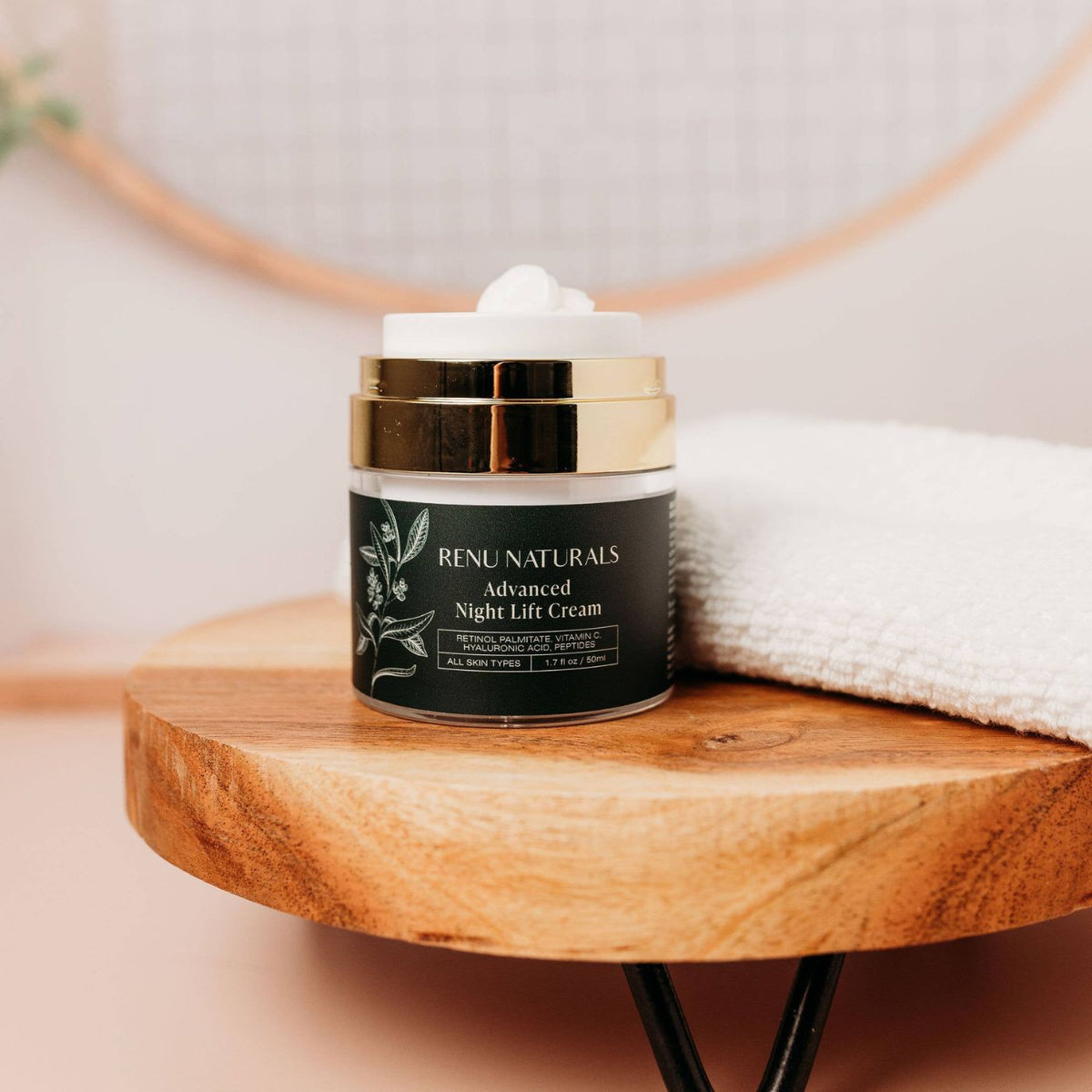 RE+NU evening face cream with Retinyl Palmitate and Hyaluronic Acid
