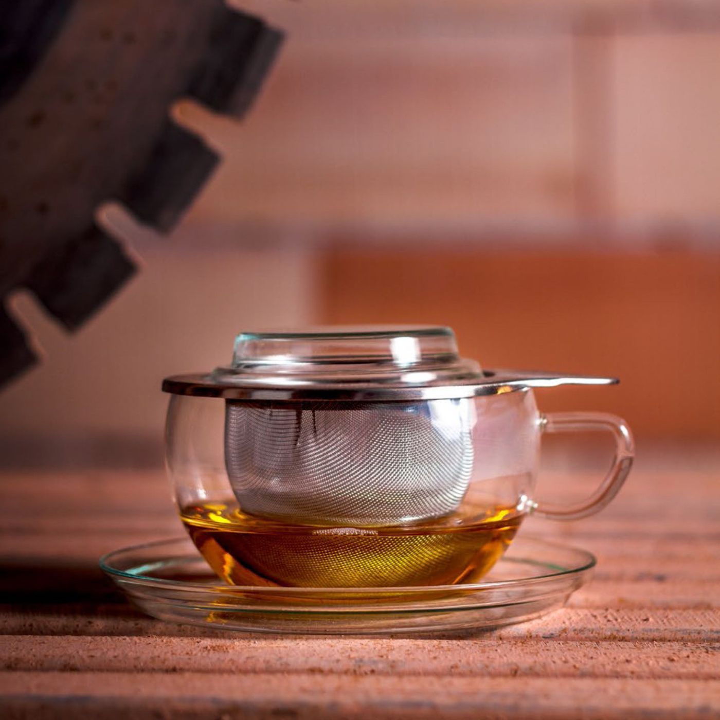 Trendglas Jena glass tea cup with stainless steel strainer at workstation