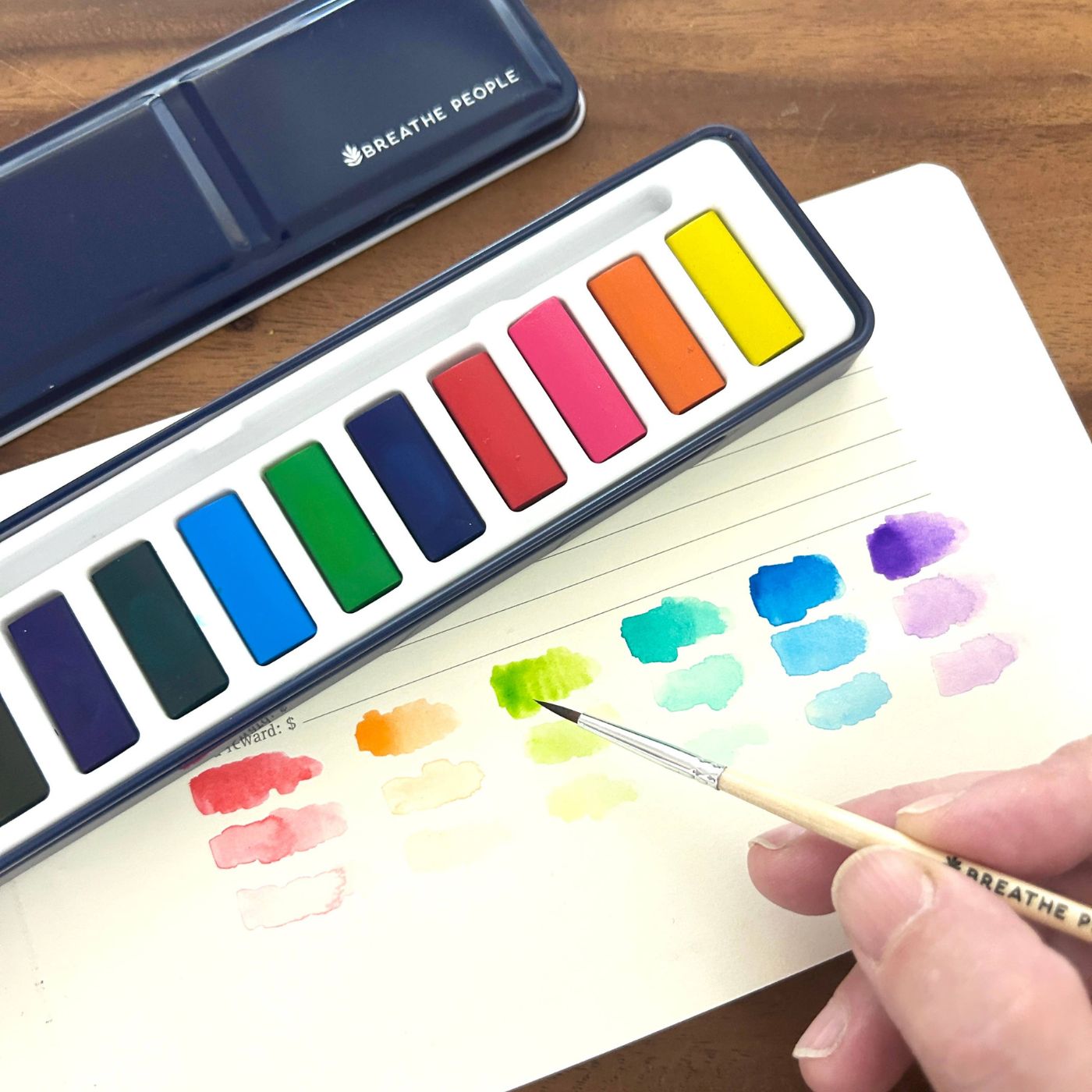 Compact watercolor paint set
