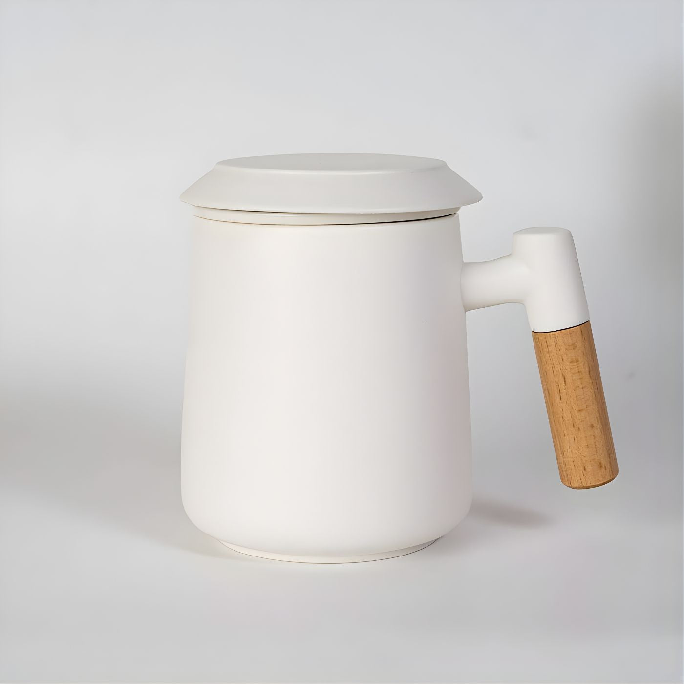 Ceramic tea mug with infuser and lid - side view