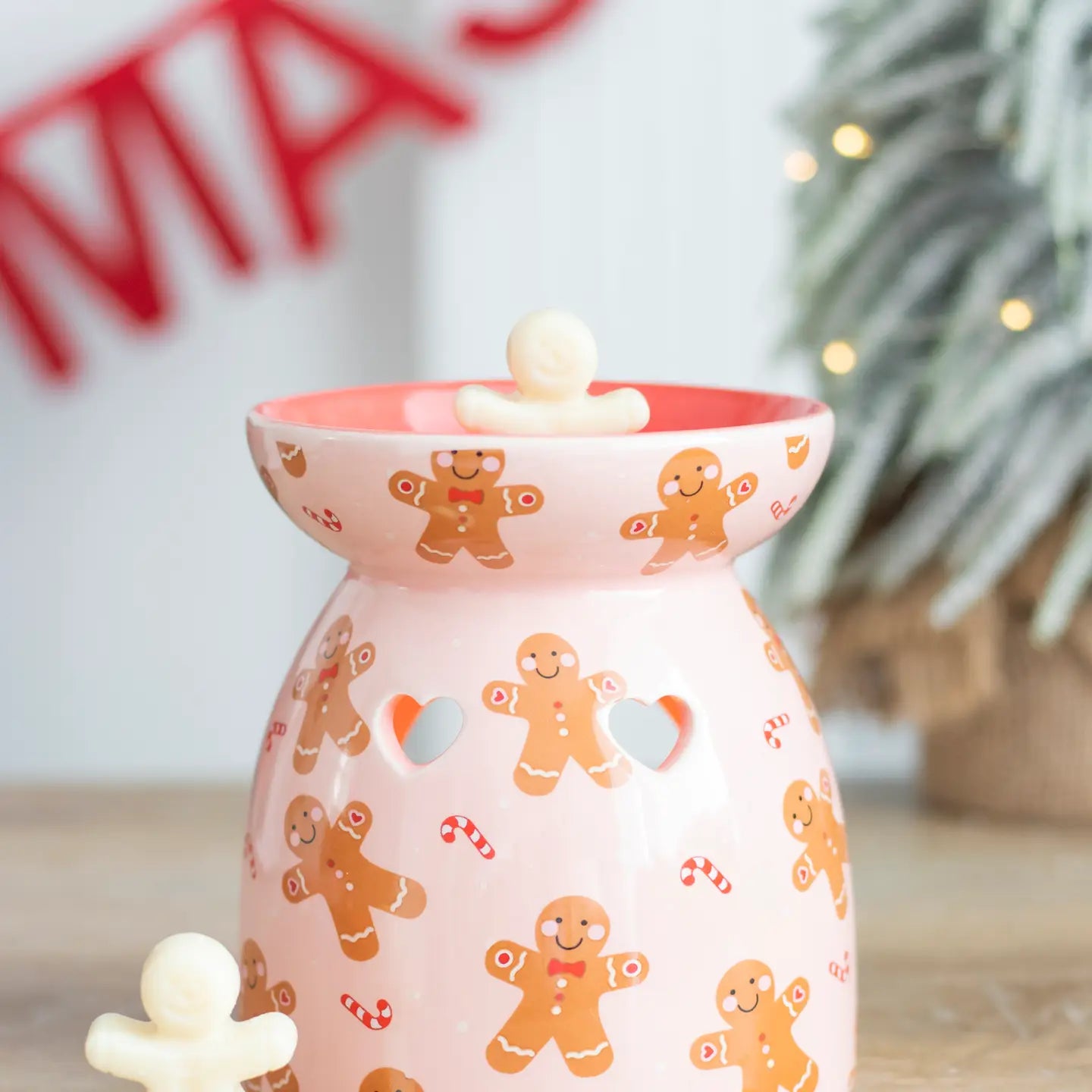 Side view of Christmas gingerbread wax melt burner