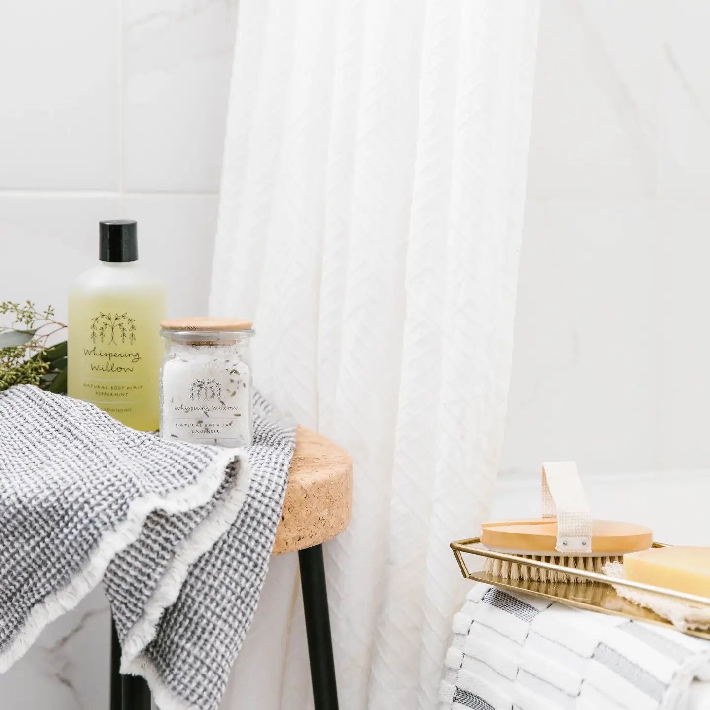 Natural moisturizing body wash with lemongrass essential oils
