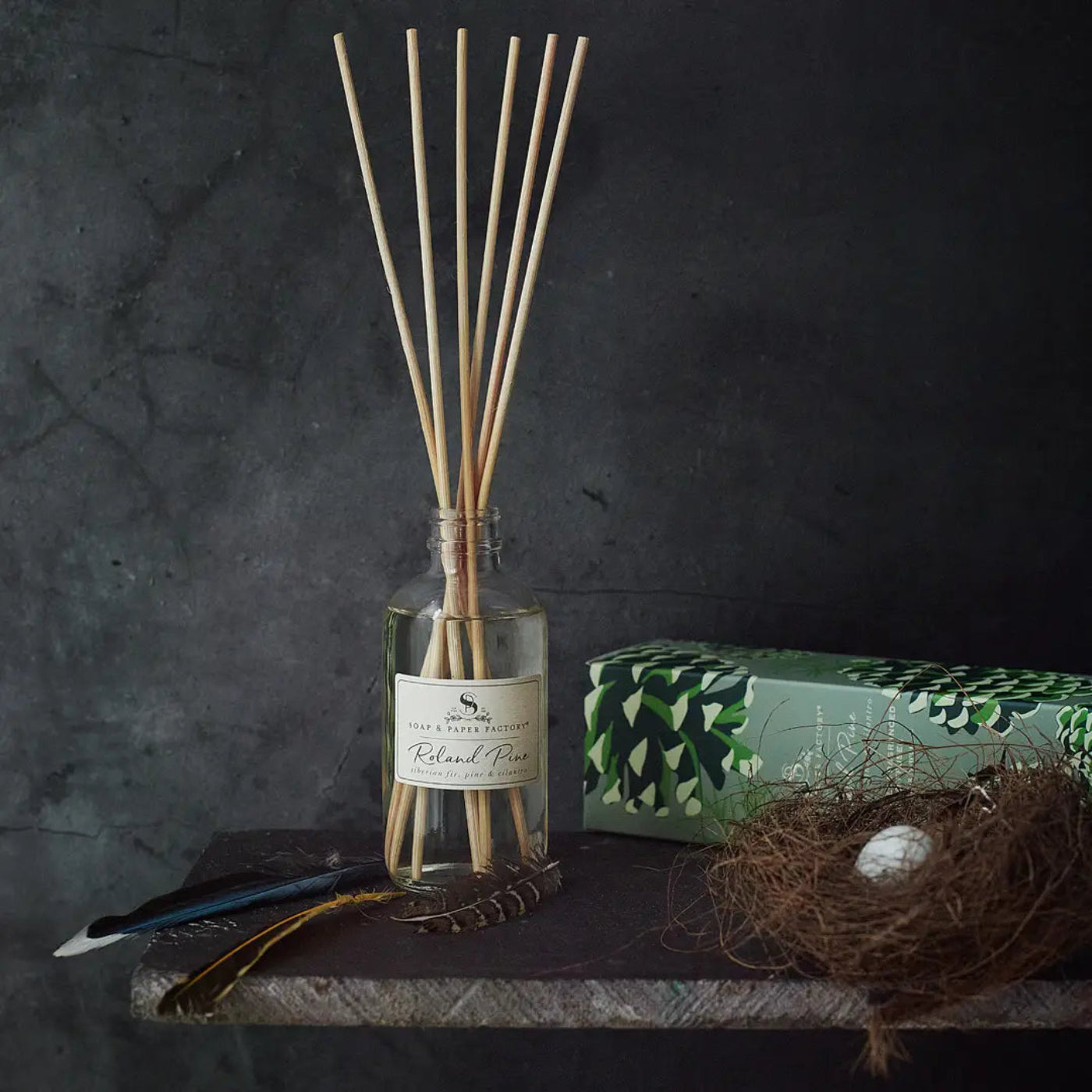 Reed diffuser with natural pine and fir fragrance