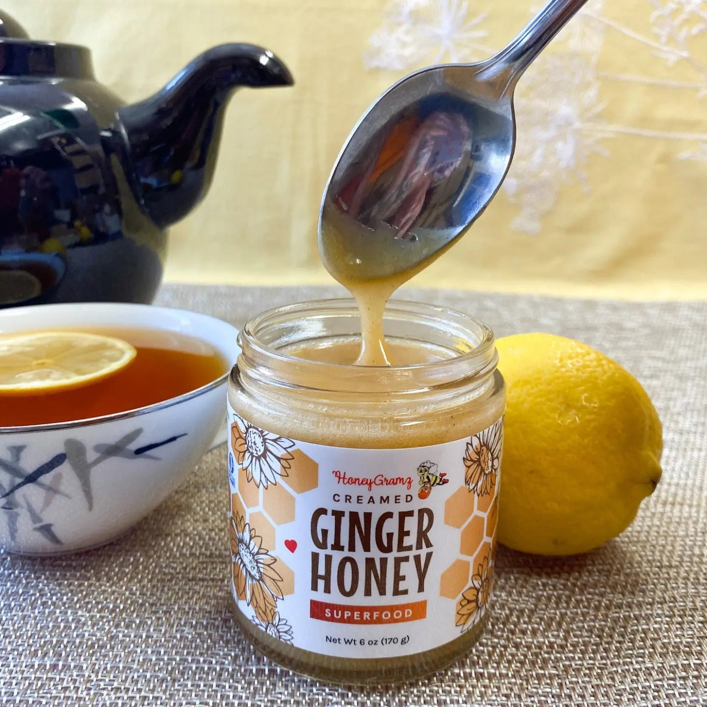 Spreadable honey infused with organic ginger