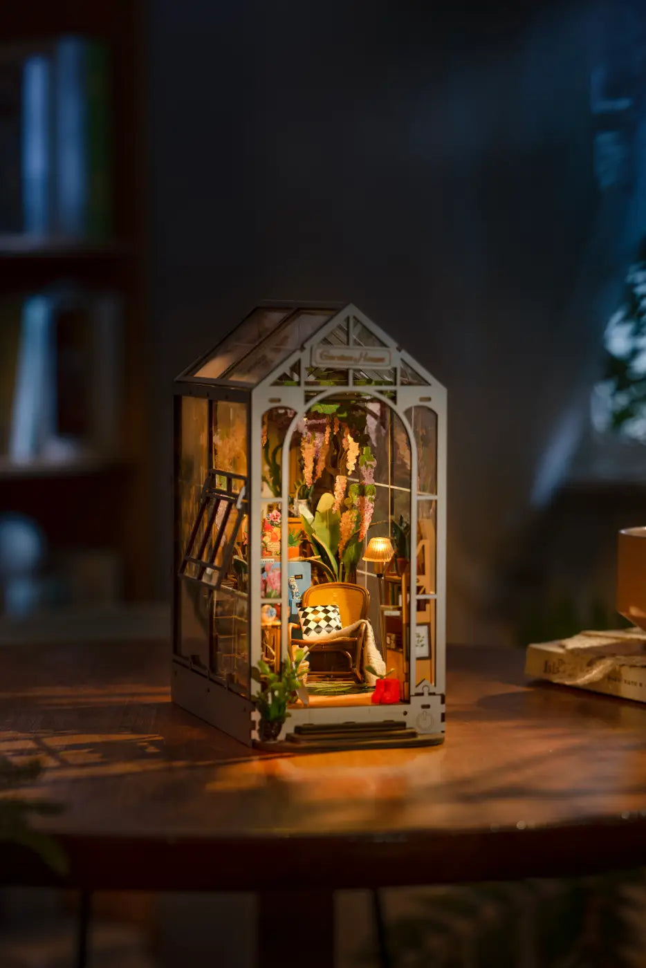 Rolife Holiday Garden House Book Nook Kit TGB06 DIY miniature garden house night ligth