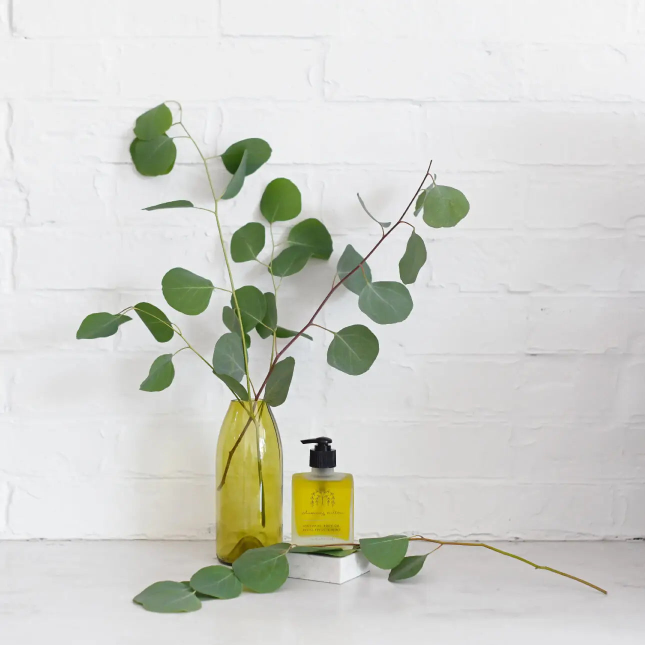 Fast-absorbing natural body oil by Whispering Willow